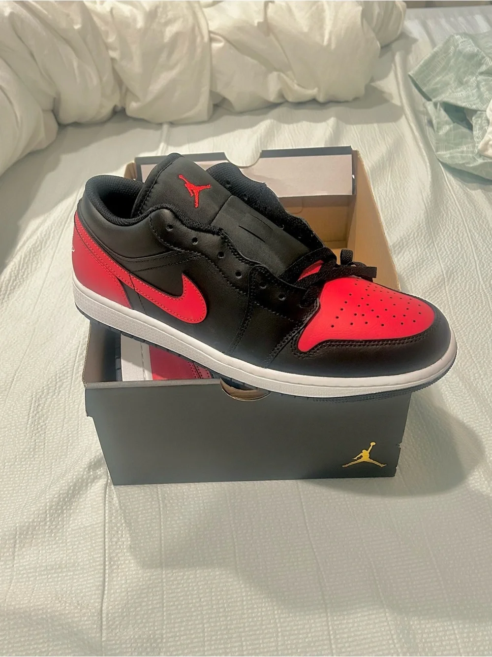 Jordan Low Top Sneakers — Black/Red